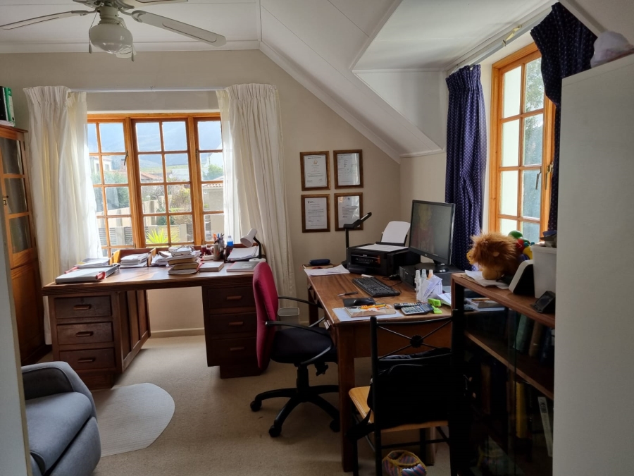 3 Bedroom Property for Sale in Heuningkloof Western Cape